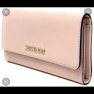 Michael Kors Blush Pink Tri-Fold wallet. Excellent condition